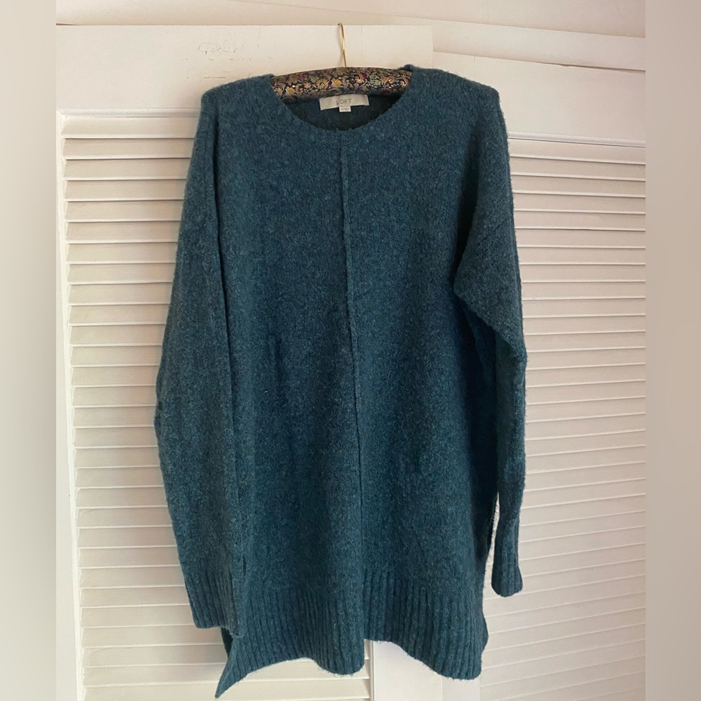 Loft oversized sweater. Size XL.  Looks great w/leggings or jeans.